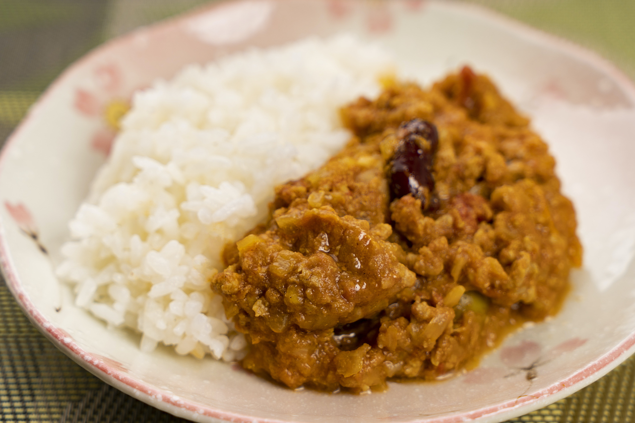 3色豆入りトマトキーマカレー